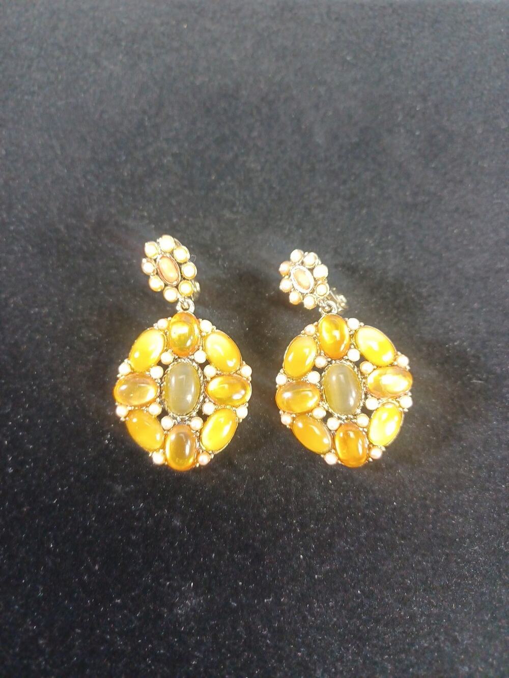 Vintage Monet Earrings Clip On Dazzling Retro Fashion Jewelry Pink Orange Pearl